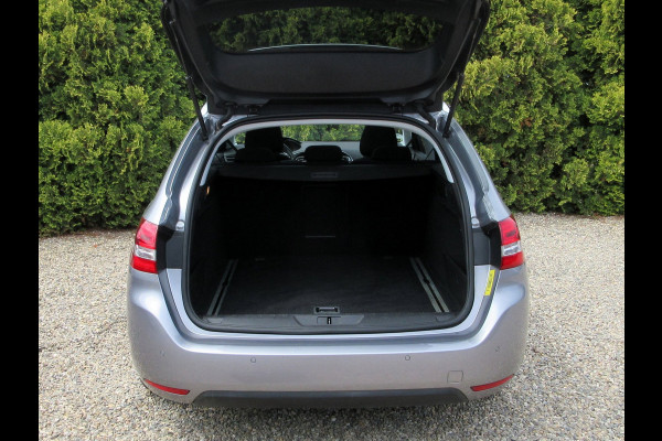 Peugeot 308 SW 1.2 PureTech Executive * Navi * Pano.dak *