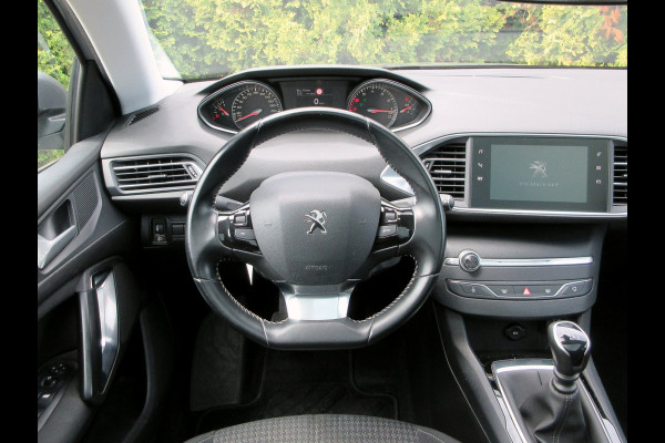 Peugeot 308 SW 1.2 PureTech Executive * Navi * Pano.dak *