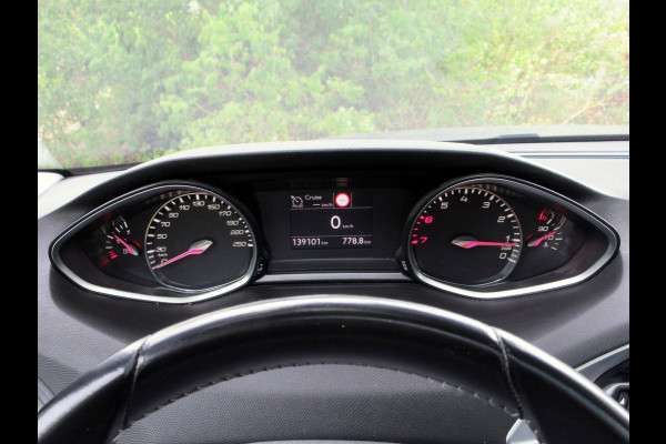 Peugeot 308 SW 1.2 PureTech Executive * Navi * Pano.dak *