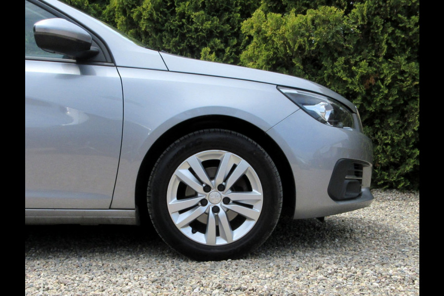 Peugeot 308 SW 1.2 PureTech Executive * Navi * Pano.dak *