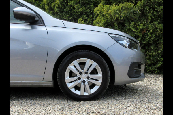 Peugeot 308 SW 1.2 PureTech Executive * Navi * Pano.dak *
