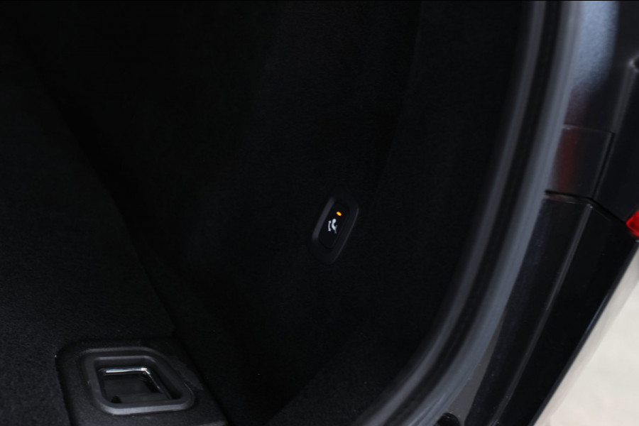 Volvo XC60 2.0 T8 Plug-in hybrid AWD Inscription *Pano*H/K*Trekhaak*Camera*