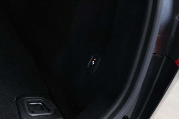 Volvo XC60 2.0 T8 Plug-in hybrid AWD Inscription *Pano*H/K*Trekhaak*Camera*