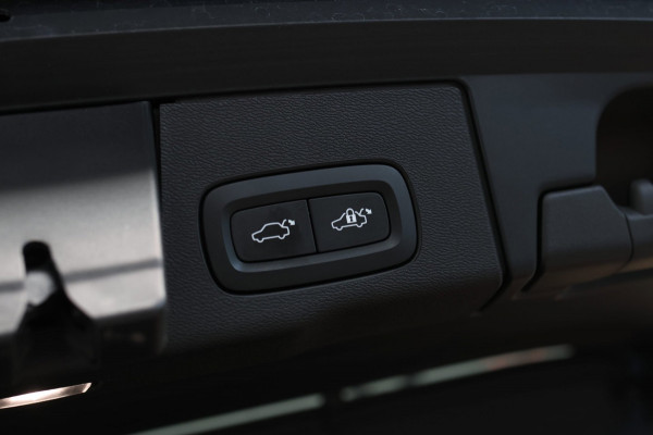 Volvo XC60 2.0 T8 Plug-in hybrid AWD Inscription *Pano*H/K*Trekhaak*Camera*