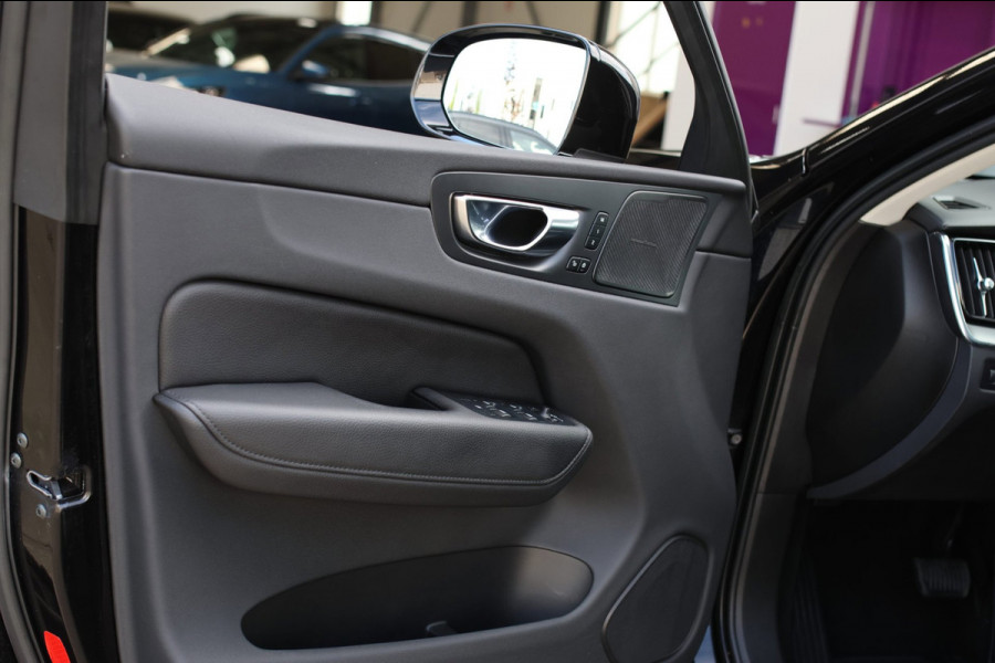 Volvo XC60 2.0 T8 Plug-in hybrid AWD Inscription *Pano*H/K*Trekhaak*Camera*