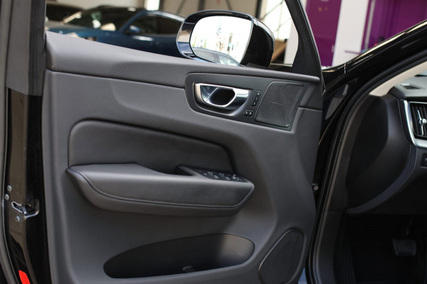 Volvo XC60 2.0 T8 Plug-in hybrid AWD Inscription *Pano*H/K*Trekhaak*Camera*