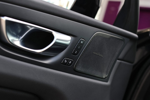 Volvo XC60 2.0 T8 Plug-in hybrid AWD Inscription *Pano*H/K*Trekhaak*Camera*