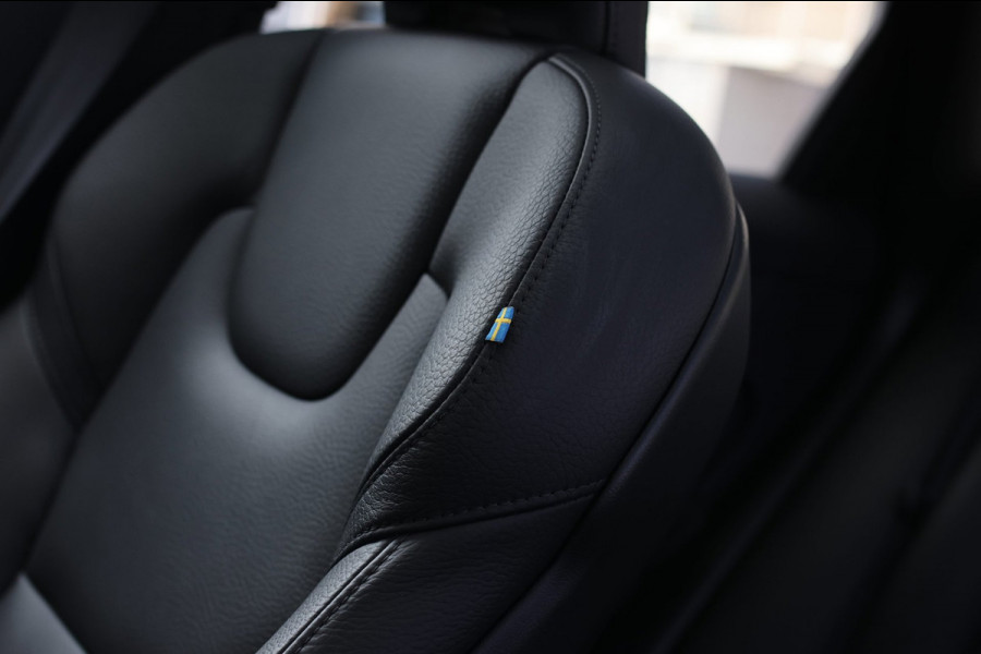 Volvo XC60 2.0 T8 Plug-in hybrid AWD Inscription *Pano*H/K*Trekhaak*Camera*