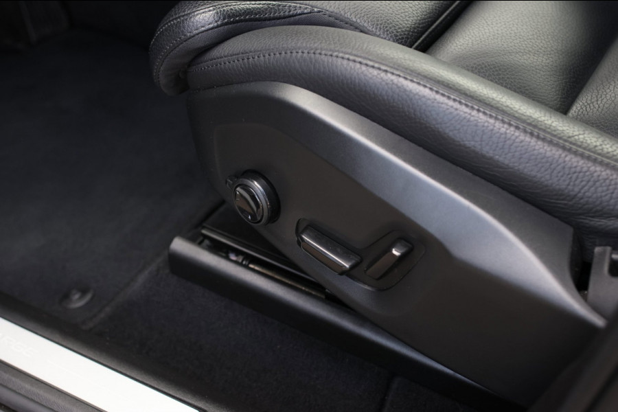 Volvo XC60 2.0 T8 Plug-in hybrid AWD Inscription *Pano*H/K*Trekhaak*Camera*