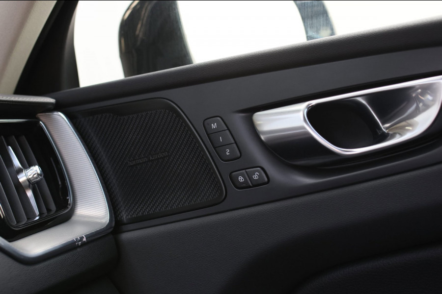 Volvo XC60 2.0 T8 Plug-in hybrid AWD Inscription *Pano*H/K*Trekhaak*Camera*