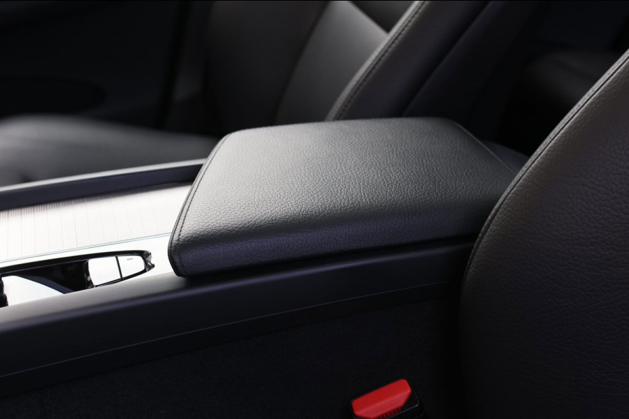 Volvo XC60 2.0 T8 Plug-in hybrid AWD Inscription *Pano*H/K*Trekhaak*Camera*