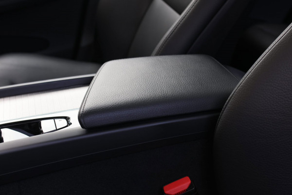 Volvo XC60 2.0 T8 Plug-in hybrid AWD Inscription *Pano*H/K*Trekhaak*Camera*
