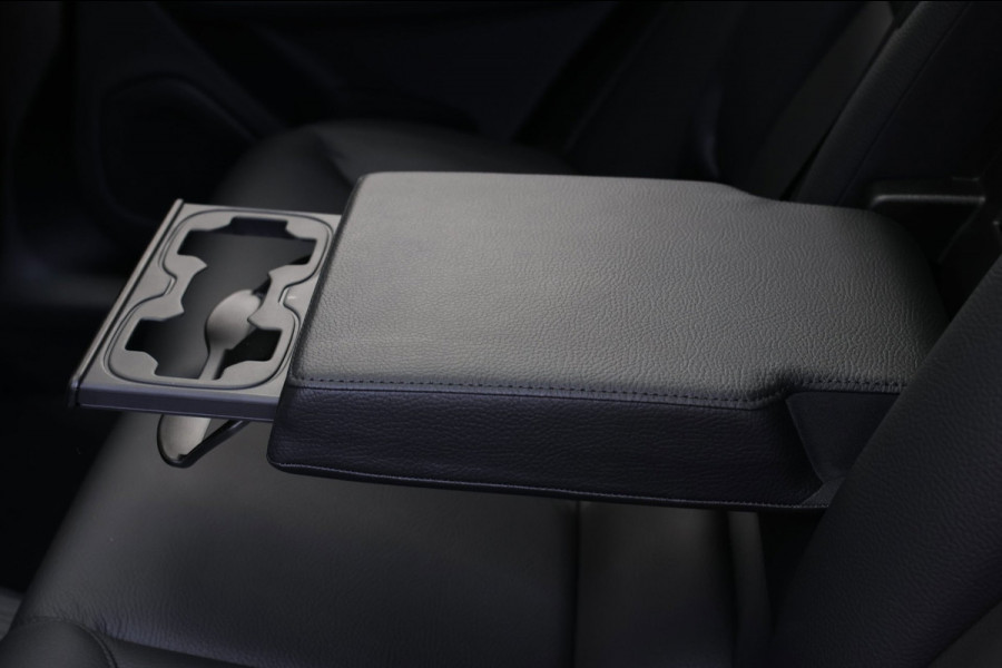 Volvo XC60 2.0 T8 Plug-in hybrid AWD Inscription *Pano*H/K*Trekhaak*Camera*