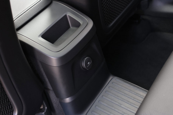 Volvo XC60 2.0 T8 Plug-in hybrid AWD Inscription *Pano*H/K*Trekhaak*Camera*