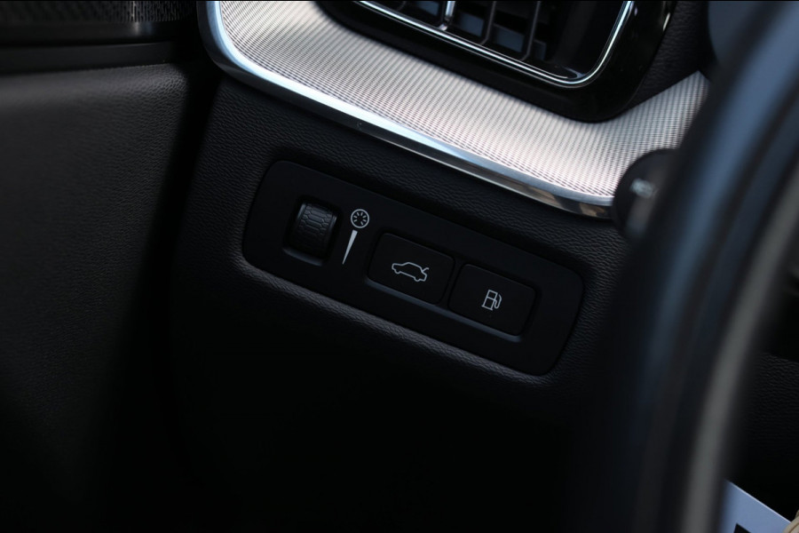 Volvo XC60 2.0 T8 Plug-in hybrid AWD Inscription *Pano*H/K*Trekhaak*Camera*
