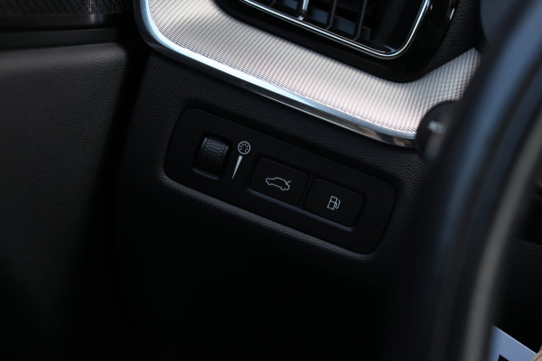 Volvo XC60 2.0 T8 Plug-in hybrid AWD Inscription *Pano*H/K*Trekhaak*Camera*