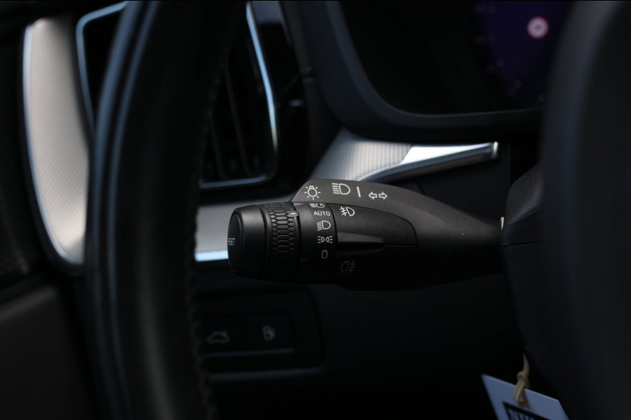 Volvo XC60 2.0 T8 Plug-in hybrid AWD Inscription *Pano*H/K*Trekhaak*Camera*