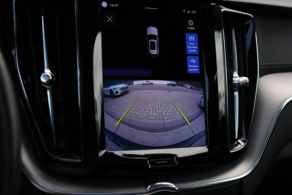 Volvo XC60 2.0 T8 Plug-in hybrid AWD Inscription *Pano*H/K*Trekhaak*Camera*