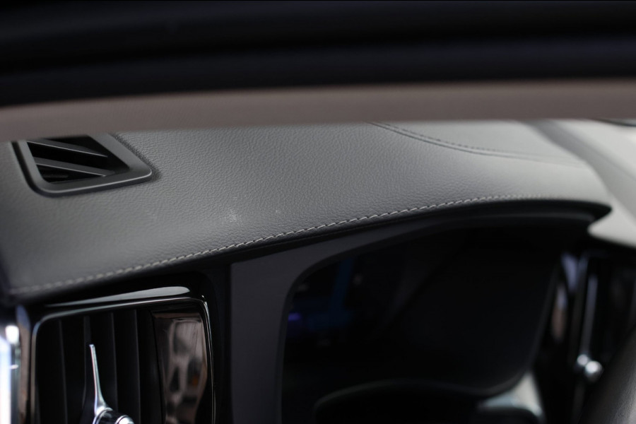 Volvo XC60 2.0 T8 Plug-in hybrid AWD Inscription *Pano*H/K*Trekhaak*Camera*