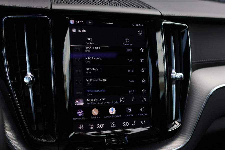 Volvo XC60 2.0 T8 Plug-in hybrid AWD Inscription *Pano*H/K*Trekhaak*Camera*