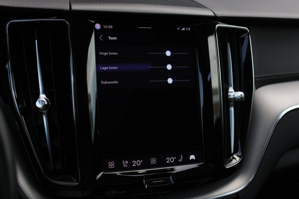 Volvo XC60 2.0 T8 Plug-in hybrid AWD Inscription *Pano*H/K*Trekhaak*Camera*