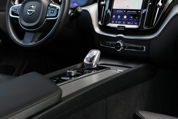 Volvo XC60 2.0 T8 Plug-in hybrid AWD Inscription *Pano*H/K*Trekhaak*Camera*