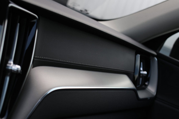 Volvo XC60 2.0 T8 Plug-in hybrid AWD Inscription *Pano*H/K*Trekhaak*Camera*