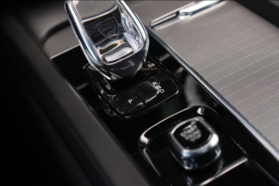 Volvo XC60 2.0 T8 Plug-in hybrid AWD Inscription *Pano*H/K*Trekhaak*Camera*