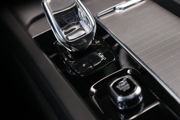 Volvo XC60 2.0 T8 Plug-in hybrid AWD Inscription *Pano*H/K*Trekhaak*Camera*
