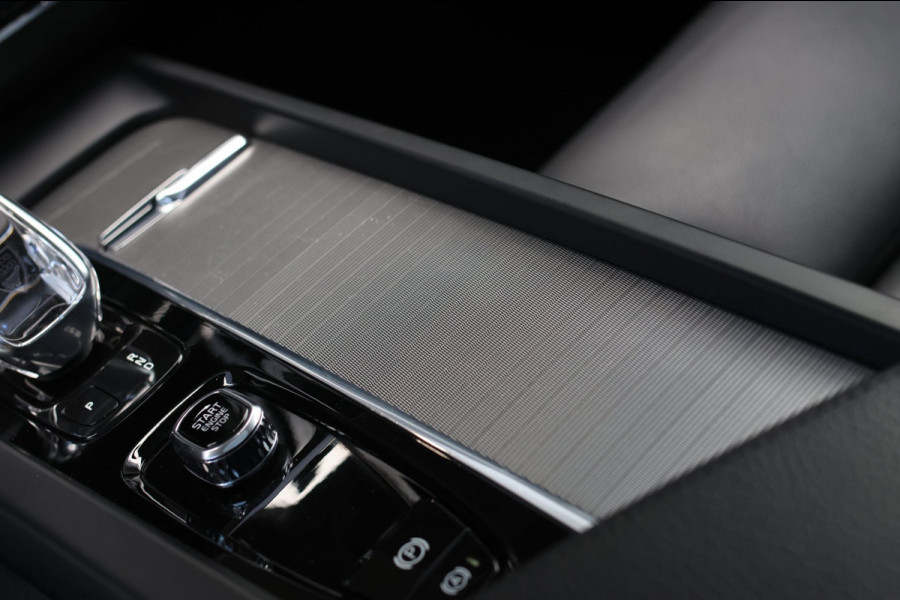 Volvo XC60 2.0 T8 Plug-in hybrid AWD Inscription *Pano*H/K*Trekhaak*Camera*