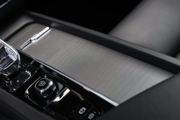 Volvo XC60 2.0 T8 Plug-in hybrid AWD Inscription *Pano*H/K*Trekhaak*Camera*