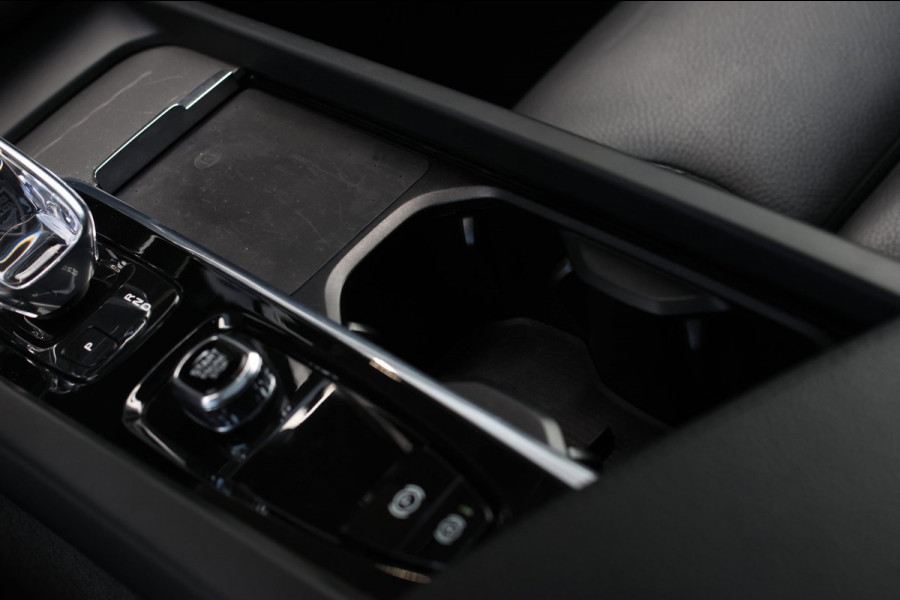 Volvo XC60 2.0 T8 Plug-in hybrid AWD Inscription *Pano*H/K*Trekhaak*Camera*