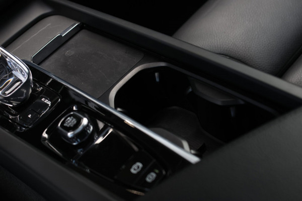 Volvo XC60 2.0 T8 Plug-in hybrid AWD Inscription *Pano*H/K*Trekhaak*Camera*
