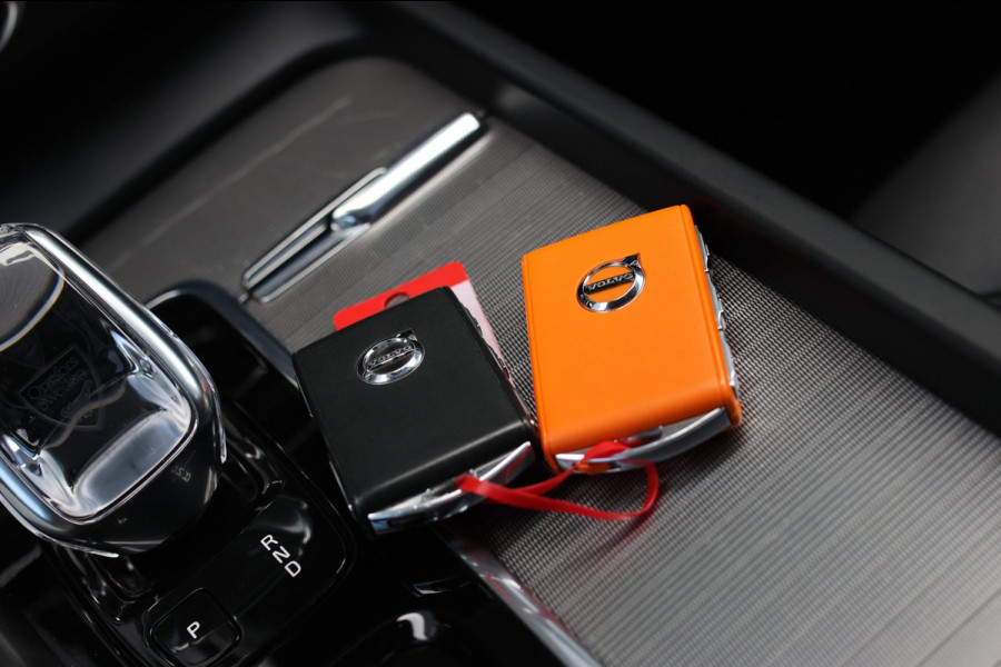 Volvo XC60 2.0 T8 Plug-in hybrid AWD Inscription *Pano*H/K*Trekhaak*Camera*