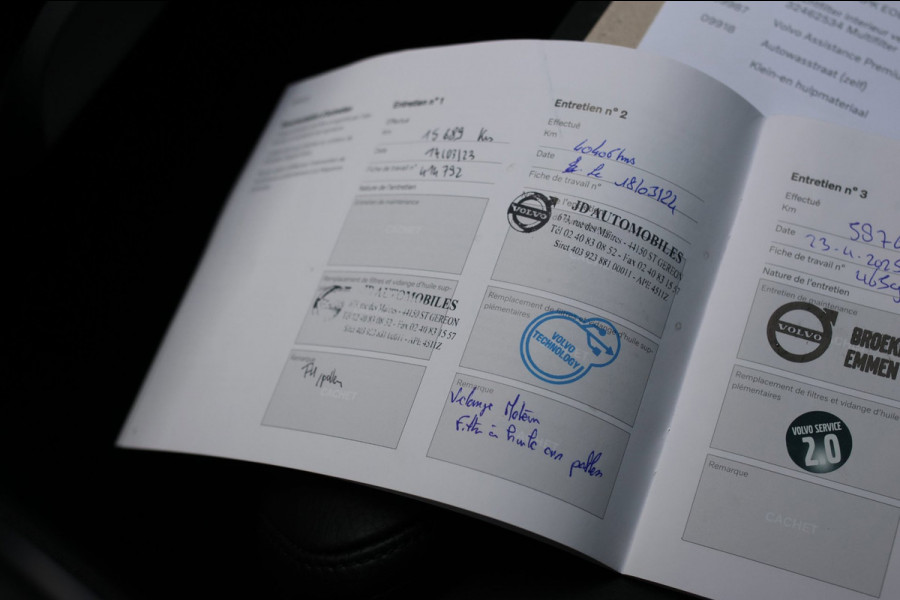 Volvo XC60 2.0 T8 Plug-in hybrid AWD Inscription *Pano*H/K*Trekhaak*Camera*