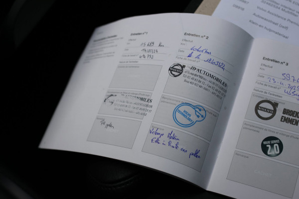Volvo XC60 2.0 T8 Plug-in hybrid AWD Inscription *Pano*H/K*Trekhaak*Camera*