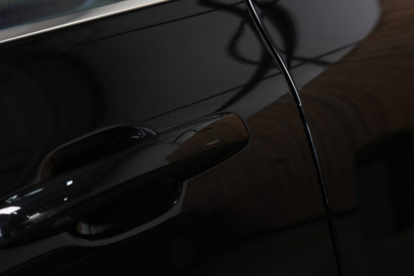 Volvo XC60 2.0 T8 Plug-in hybrid AWD Inscription *Pano*H/K*Trekhaak*Camera*