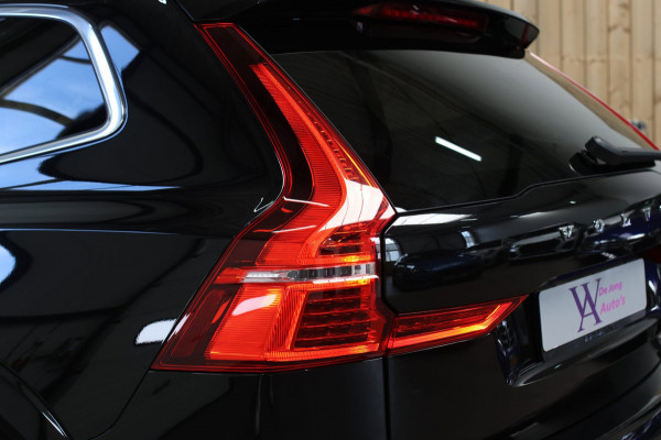 Volvo XC60 2.0 T8 Plug-in hybrid AWD Inscription *Pano*H/K*Trekhaak*Camera*
