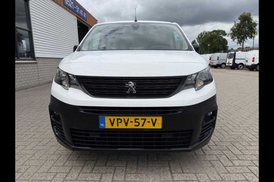 Peugeot Partner 1.2 PureTech Premium / benzine grijs kenteken / euro 6 / vaste prijs rijklaar € 11.750 ex btw / lease vanaf € 198 / airco / cruise / navi / raam in de schuifdeur / Apple Carplay Android auto