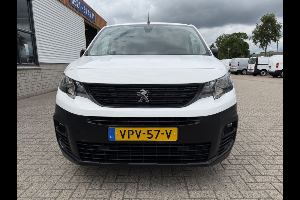 Peugeot Partner 1.2 PureTech Premium / benzine grijs kenteken / euro 6 / vaste prijs rijklaar € 11.750 ex btw / lease vanaf € 198 / airco / cruise / navi / raam in de schuifdeur / Apple Carplay Android auto