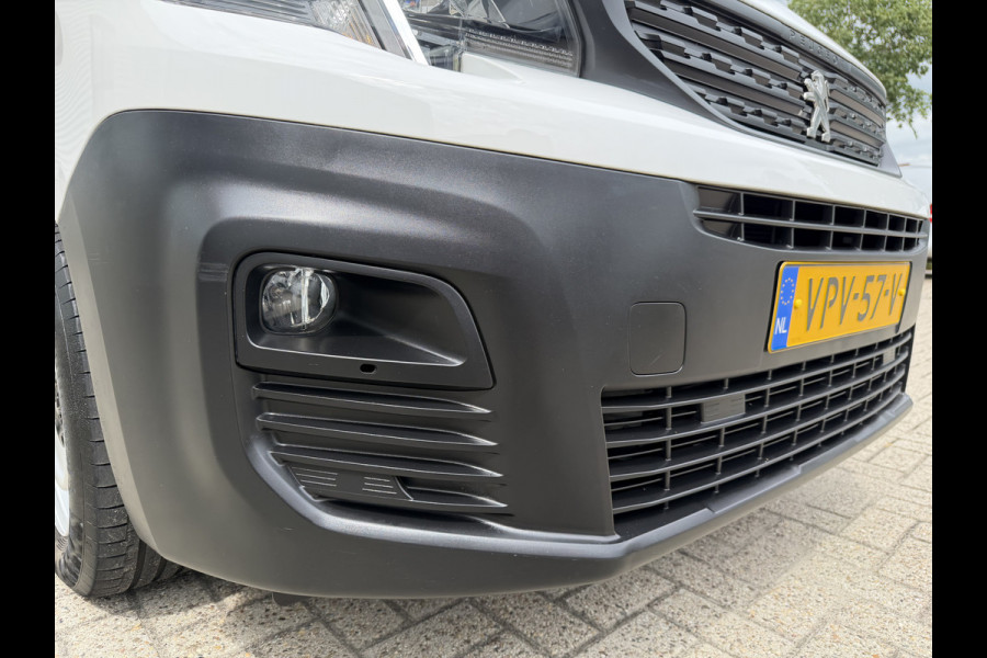 Peugeot Partner 1.2 PureTech Premium / benzine grijs kenteken / euro 6 / vaste prijs rijklaar € 11.750 ex btw / lease vanaf € 198 / airco / cruise / navi / raam in de schuifdeur / Apple Carplay Android auto