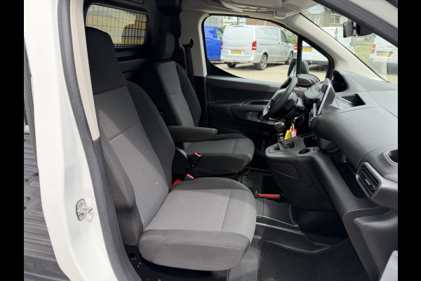 Peugeot Partner 1.2 PureTech Premium / benzine grijs kenteken / euro 6 / vaste prijs rijklaar € 11.750 ex btw / lease vanaf € 198 / airco / cruise / navi / raam in de schuifdeur / Apple Carplay Android auto