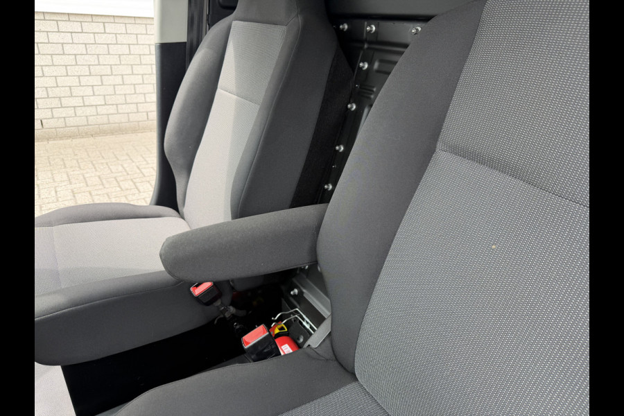 Peugeot Partner 1.2 PureTech Premium / benzine grijs kenteken / euro 6 / vaste prijs rijklaar € 11.750 ex btw / lease vanaf € 198 / airco / cruise / navi / raam in de schuifdeur / Apple Carplay Android auto