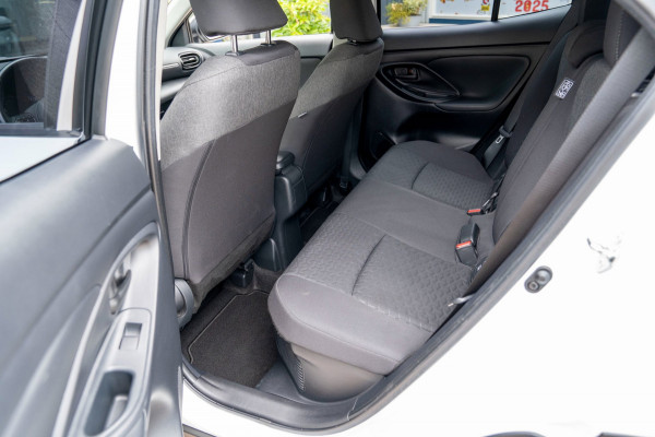 Toyota Yaris Cross 1.5 Hybrid Active|Prijs rijklaar incl 12 mnd garantie|Camera Clima Stoelverwarming Carplay