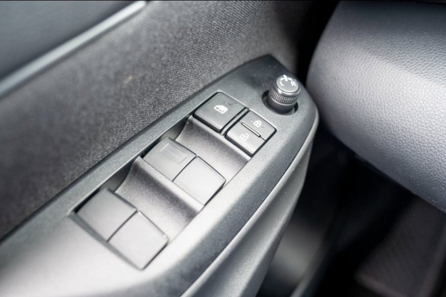 Toyota Yaris Cross 1.5 Hybrid Active|Prijs rijklaar incl 12 mnd garantie|Camera Clima Stoelverwarming Carplay
