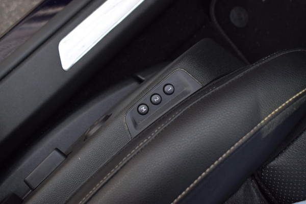 Opel Grandland X 1.2 Turbo Ultimate | Pano | Leer | Stuur- en Stoelverw. | Memory | CarPlay