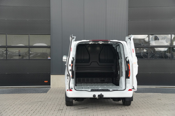 Ford E-Transit Custom 320 L1H1 Limited 71 kWh 218pk - 2x Schuifdeur - Trekhaak - Pro Power - Camera - Carplay - Rijklaar