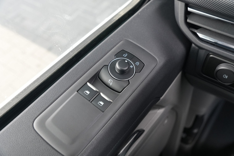Ford E-Transit Custom 320 L1H1 Limited 71 kWh 218pk - 2x Schuifdeur - Trekhaak - Pro Power - Camera - Carplay - Rijklaar