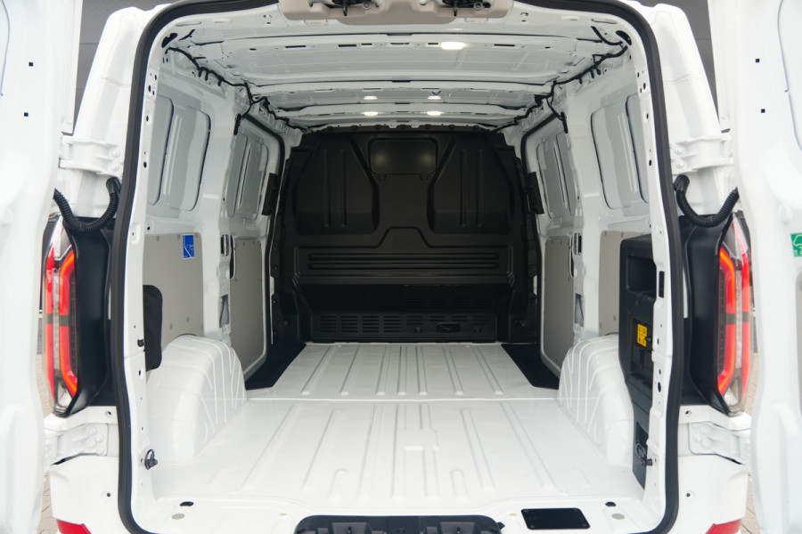 Ford E-Transit Custom 320 L1H1 Limited 71 kWh 218pk - 2x Schuifdeur - Trekhaak - Pro Power - Camera - Carplay - Rijklaar