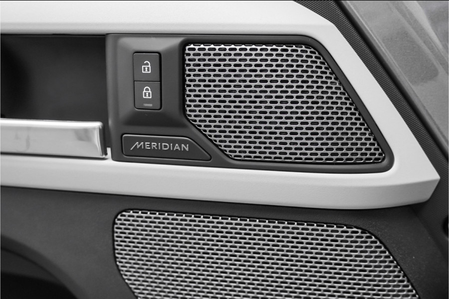 Land Rover Defender 110 2.0 D240 110 HSE 7-Pers Pano Trekhaak ACC Meridian